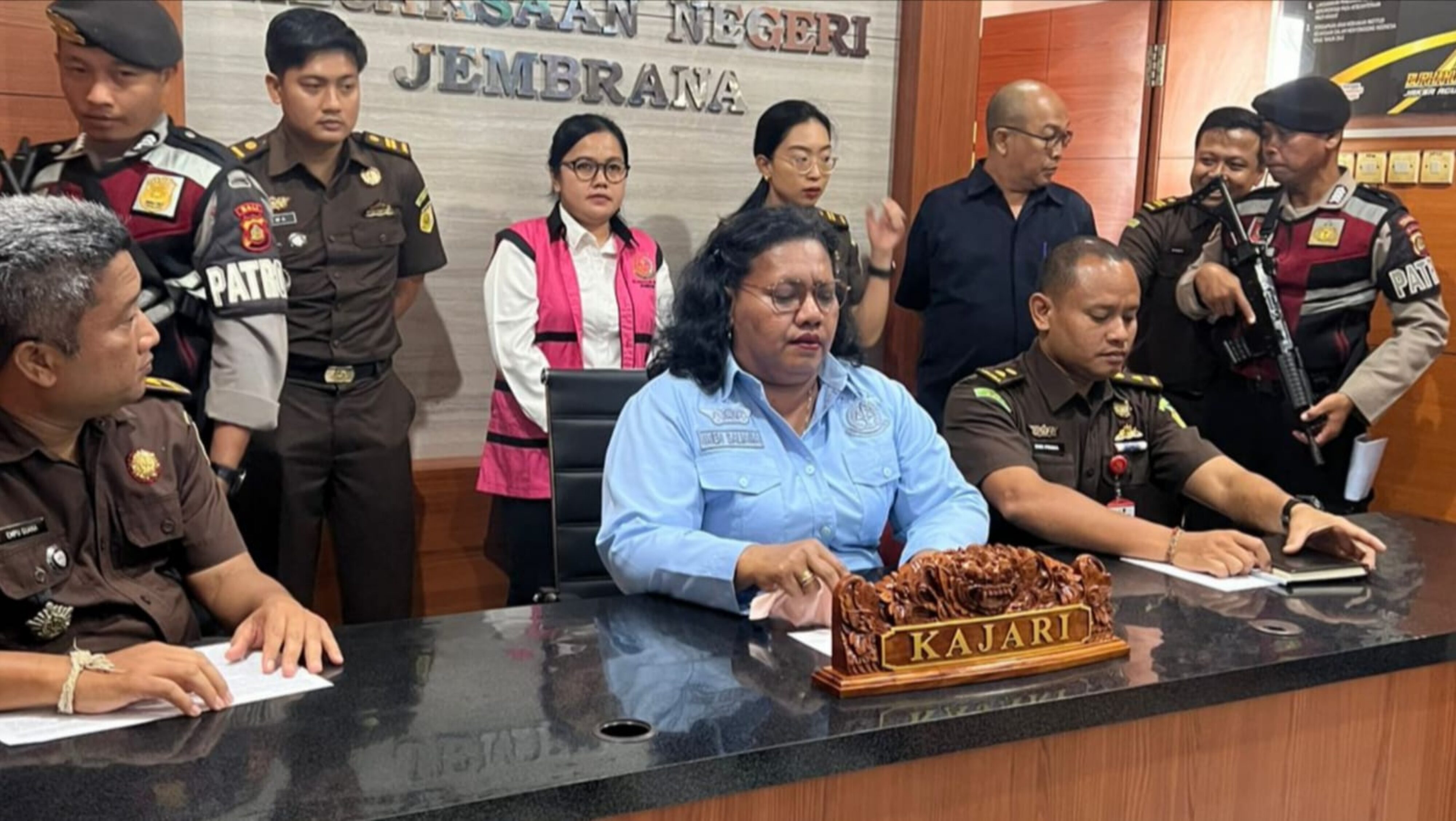 Kejari Jembrana Terima Pelimpahan Tersangka Dan Barang Bukti Kasus Dugaan Korupsi Di BRI Unit Ngurah Rai